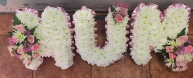Mum lettering pink and white